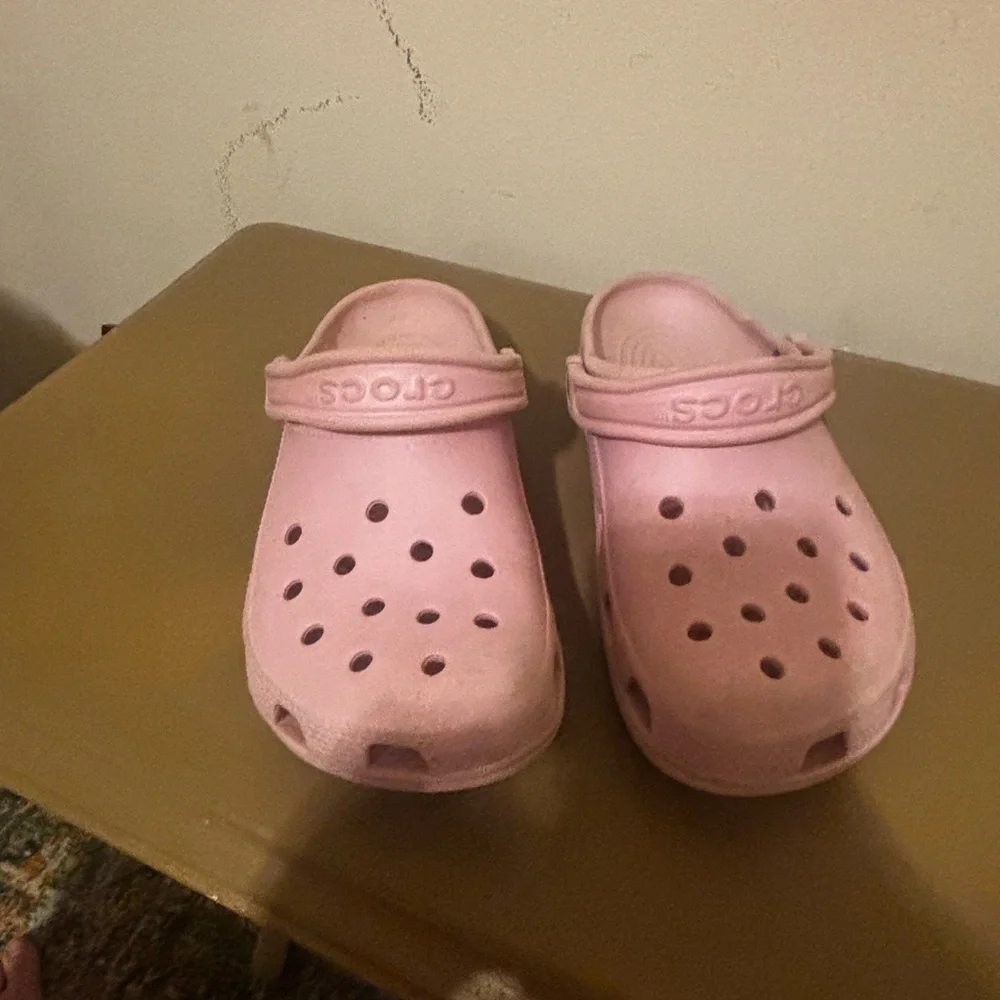 CROCS Light Pink Sandals 4/5